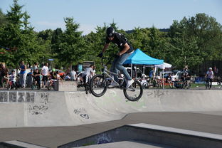 全国BMX小轮车锦标赛小将勇夺头名，全国小轮车比赛